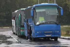 «Ровно сутки без пересадок». На выезде из Польши в Беларусь — очереди автобусов